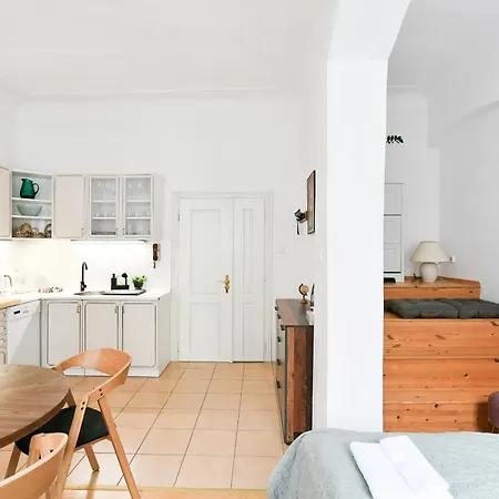 Tiny House Old Town בית נופש *