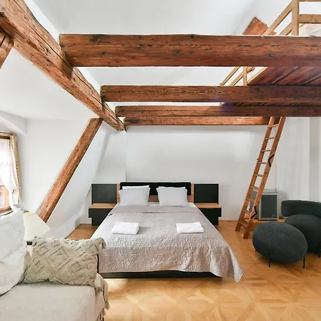 Tiny House Old Town בית נופש *